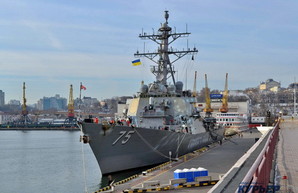США проводит военно-морские учения в Черном море с участием ракетного эсминца