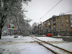 Снежный циклон продолжает бушевать над Одессой (ФОТО, ВИДЕО)