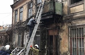 В Одессе рушится старый дом на Польском спуске