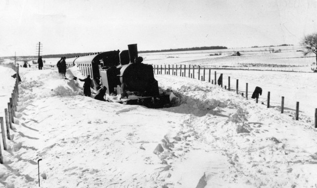 Под Одессой 120 лет назад застряли в снегу на несколько дней пассажирские поезда