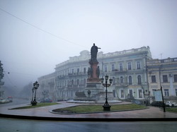 Одессу окутал очень густой туман (ФОТО)