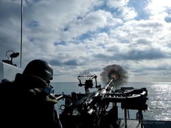 ВМС Украины в море под Одессой проводят учения (ФОТО)