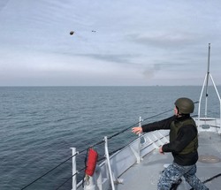 ВМС Украины в море под Одессой проводят учения (ФОТО)