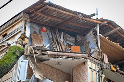 В Одессе рухнул дом, треснувший накануне (ФОТО, ВИДЕО)