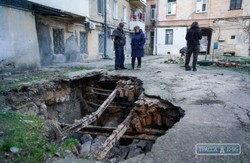 В центре Одессы обваливается огромный подвал старой мельницы (ФОТО)