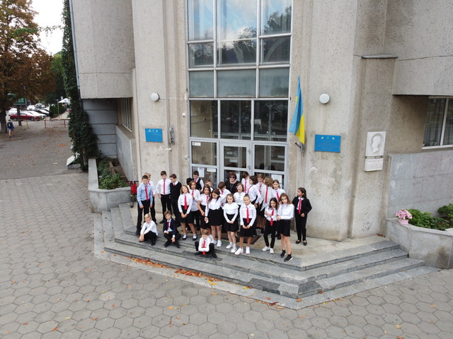 С понедельника школьники в Одессе уходят на дистанционку