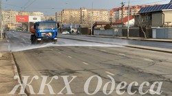В Одессе начали поливать улицы (ФОТО)