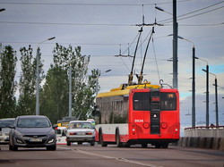 Как в Одессе ходили троллейбусы по Ивановскому путепроводу (ФОТО)