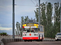 Как в Одессе ходили троллейбусы по Ивановскому путепроводу (ФОТО)