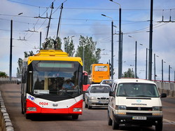 Как в Одессе ходили троллейбусы по Ивановскому путепроводу (ФОТО)