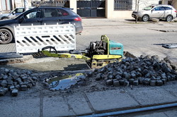 В Одессе начали ремонтировать мостовую на Французском бульваре (ФОТО)