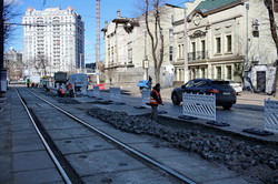 В Одессе начали ремонтировать мостовую на Французском бульваре (ФОТО)