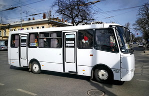 В Одессе маршрутки ездят битком набитыми людьми (ФОТО)