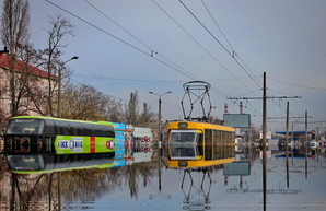 В Одессе утром 1 апреля затопило улицу Балковскую (ФОТО)