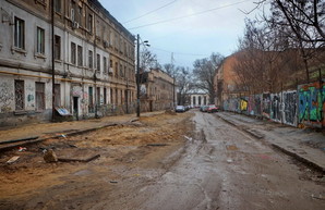 В Одессе продолжают ремонтировать Деволановский спуск и закрывают там движение (ВИДЕО)