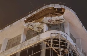 В Одессе начало рушиться здание на углу Дерибасовской и Екатерининской