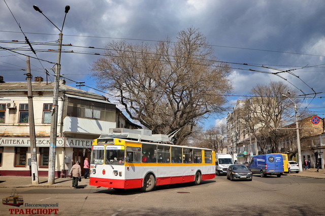 В Одессе ведут ямочный ремонт дорог
