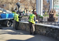 В Одессе начали отмывать памятники