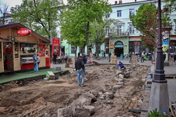 В центре Одессы реставрируют старую мостовую (ВИДЕО)