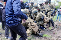 В Одессе отметили день Победы: с возложением цветов и драками (ВИДЕО)