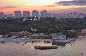 Затонувший в Одессе танкер признали собственностью государства