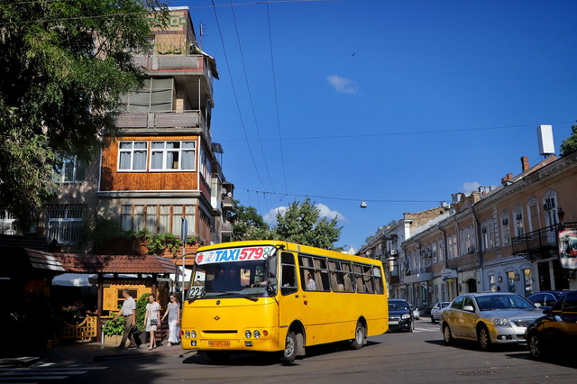В Одессе меняют путь в центре города сразу три маршрута автобусов
