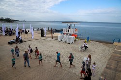 В Одессе открыли инклюзивный пляж с Голубым флагом