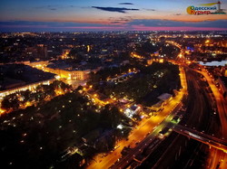 Как выглядит вечерняя Одесса с высоты: самый красивый заход солнца, город и порт (ВИДЕО)