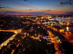 Как выглядит вечерняя Одесса с высоты: самый красивый заход солнца, город и порт (ВИДЕО)
