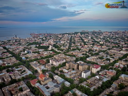 Как выглядит Одесса под надвигающимися грозовыми тучами (ФОТО, ВИДЕО)