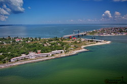 Памятник архитектуры в стиле "стримлайн" на самом берегу моря: детский санаторий румынско-итальянской постройки в Затоке (ФОТО, ВИДЕО)