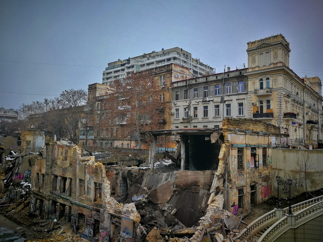 В Одессе собираются построить торговый центр на месте жутких развалин на Деволановском спуске