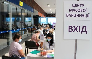 В Одессе во время массовой вакцинации прививки от ковида получили 2899 человек (ВИДЕО)