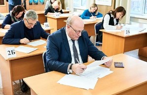 Украинские госслужащие теперь обязаны сдавать экзамен по государственному языку