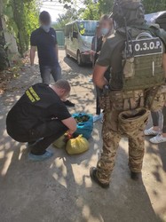 На юге Одесской области пограничники ликвидировали плантацию и производство наркотиков из конопли (ФОТО)