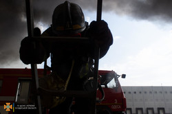 Около Одессы произошел сильный пожар на складах в Нерубайском