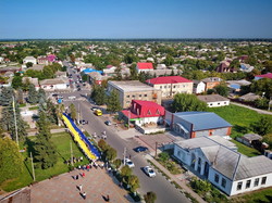 На севере Одесской области по городку Любашевка пронесли 30-метровый флаг Украины (ВИДЕО)