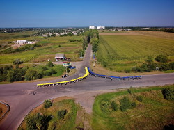 На севере Одесской области по городку Любашевка пронесли 30-метровый флаг Украины (ВИДЕО)