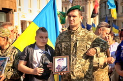По Одессе прошел марш защитников Украины (ФОТО, ВИДЕО)