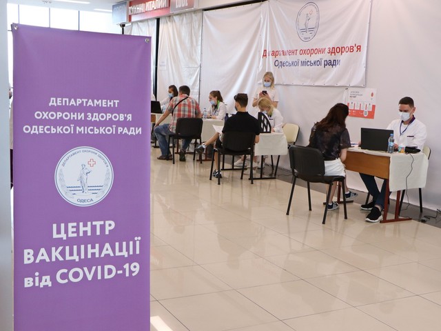 В Одессе на выходных получили прививки от ковида почти восемь тысяч человек