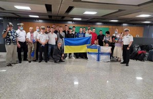 Украинские военные моряки прилетели из Одессы в США - осваивать пятый патрульный катер