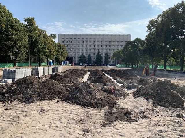 В Одессе начали ремонт сквера, в котором установят памятник героям АТО