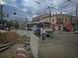 В Одессе уже укладывают новые трамвайные пути у "Привоза" (ВИДЕО)