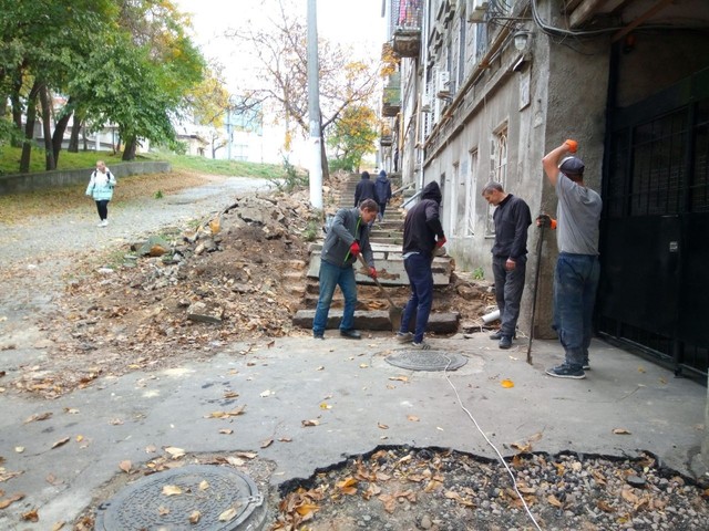 В Одессе начали ремонтировать лестницу около Дюковского парка