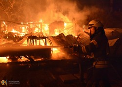 В Одессе сгорел ночной клуб на берегу моря (ФОТО)