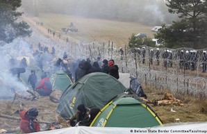 В северных областях Украины могут ввести чрезвычайное положение из-за "кризиса мигрантов" на границе с Беларусью