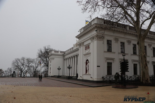 В Одессе полиция ищет бомбу в здании горсовета