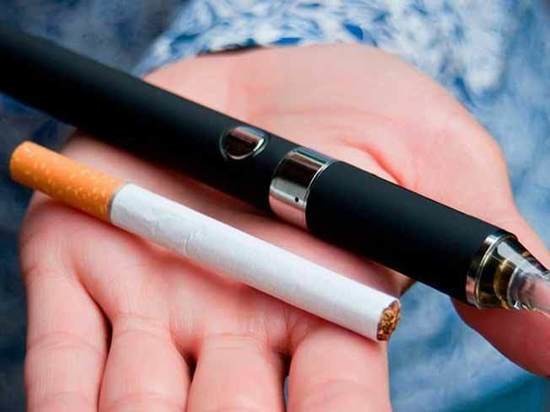 В Украине запретили электронные сигареты в общественных местах