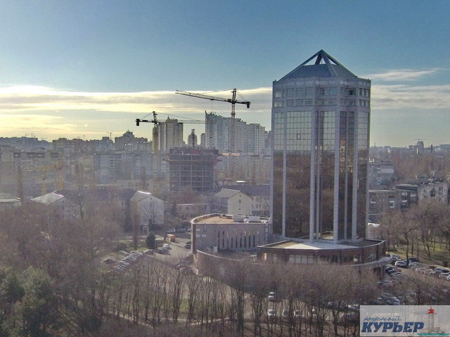 В Одессе снова пытаются продать высотное здание обанкротившегося банка