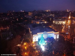 В Одессе зажгли главную городскую елку: уникальное видео с высоты